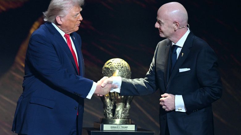 Fifa generó polémica al premiar al presidente de Estados Unidos
