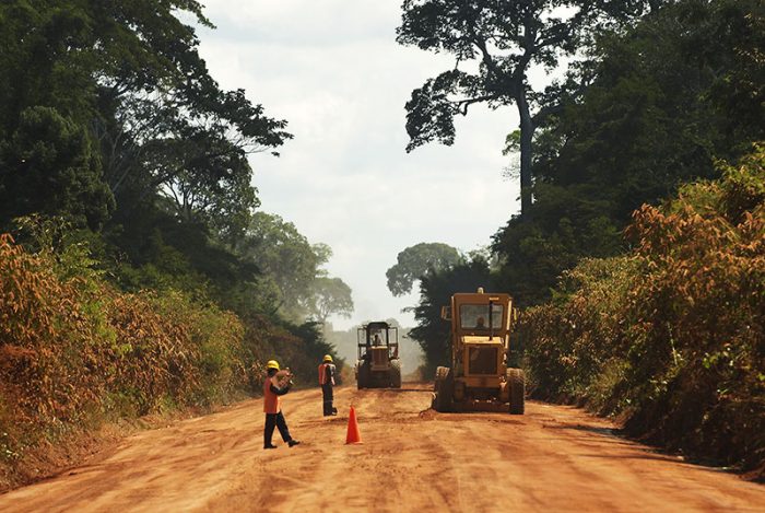 Jerí promulga ley para abrir carretera en corredor con narcopistas y cultivos ilegales
