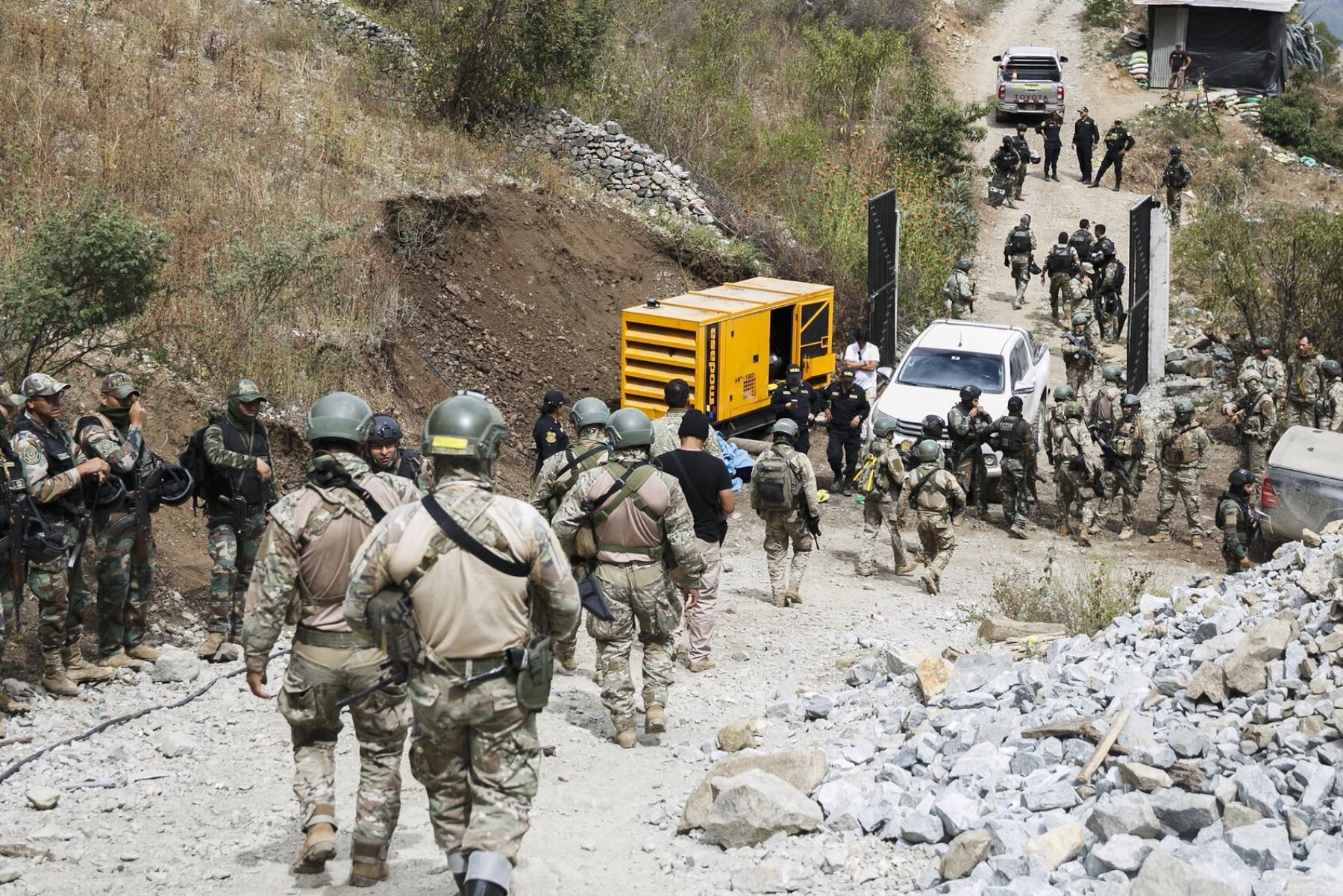 FF.AA. golpean a minería ilegal y narcotráfico por S/ 874 millones