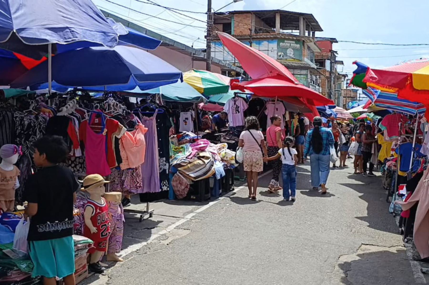 Comerciantes alertan sobre uso de niños para venta ilegal de pirotécnicos