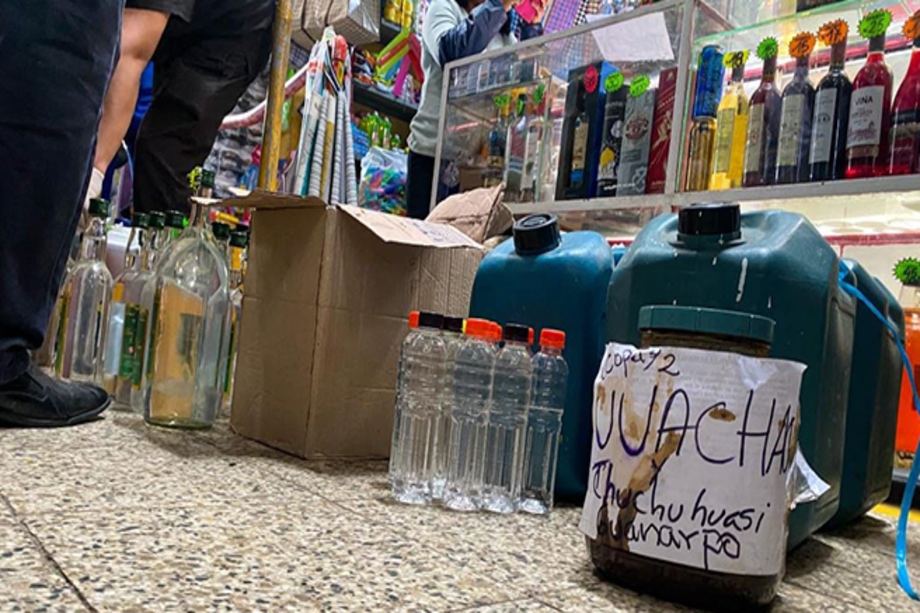 Salud alerta sobre el peligro de licores adulterados con metanol