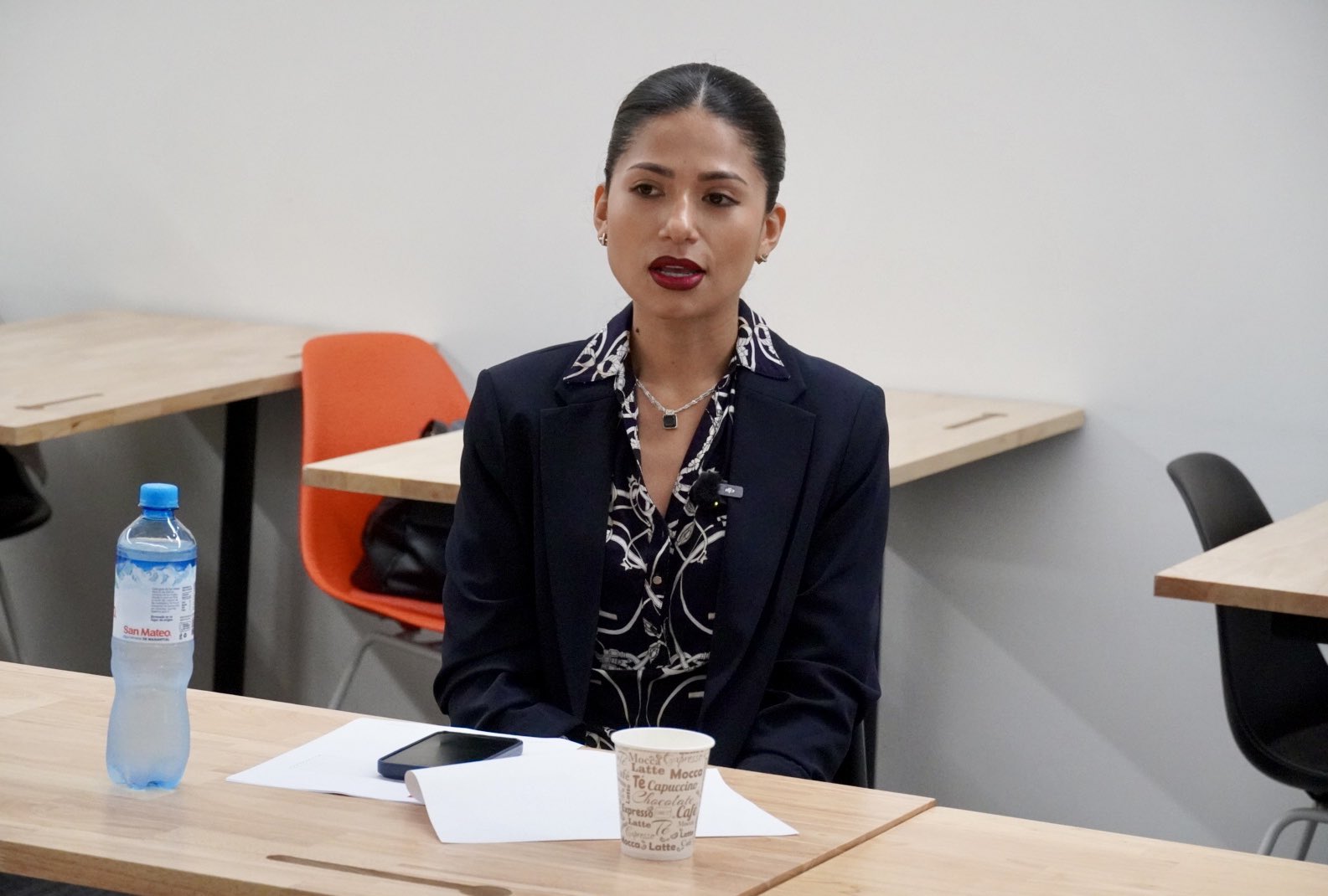 HOSPITALES PARALIZADOS. Congresista Diana Gonzales promete fechas que nunca se cumplen