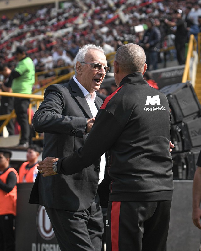 Jorge Fossati empieza a cobrarle a la «U» tras su despido