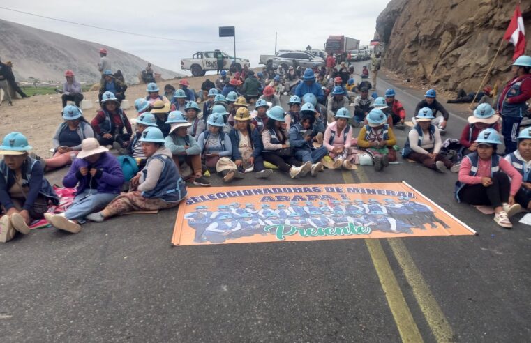 Mineros artesanales mantienen bloqueo de Panamericana Sur por tercer día consecutivo