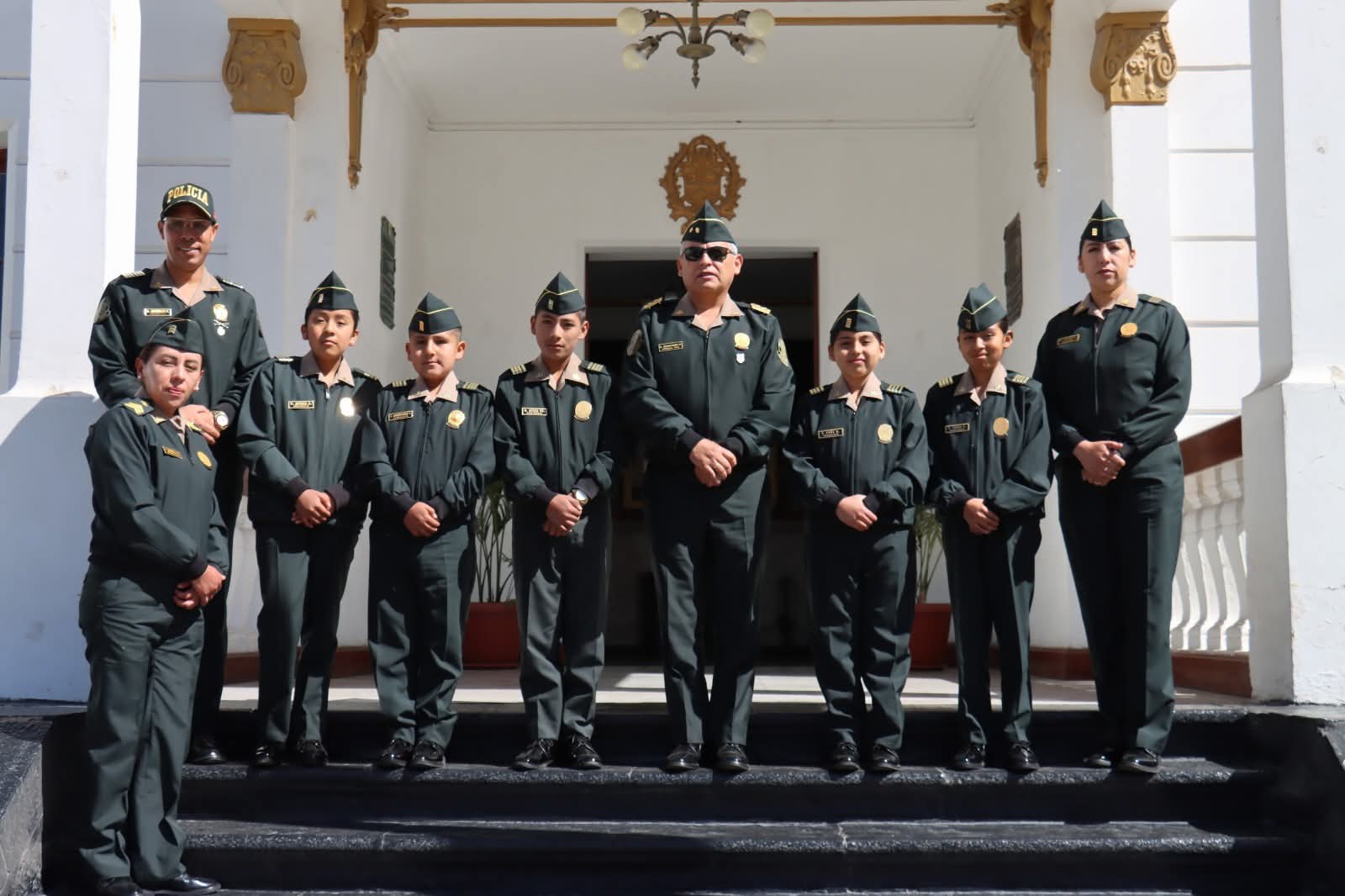 EL PUEBLO HECHO LEY CUMPLE 37 AÑOS. Enseñar a los niños que la PNP existe para protegerlos