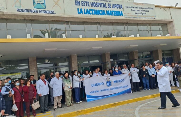 AREQUIPA. Médicos de toda la región contra el gerente de salud