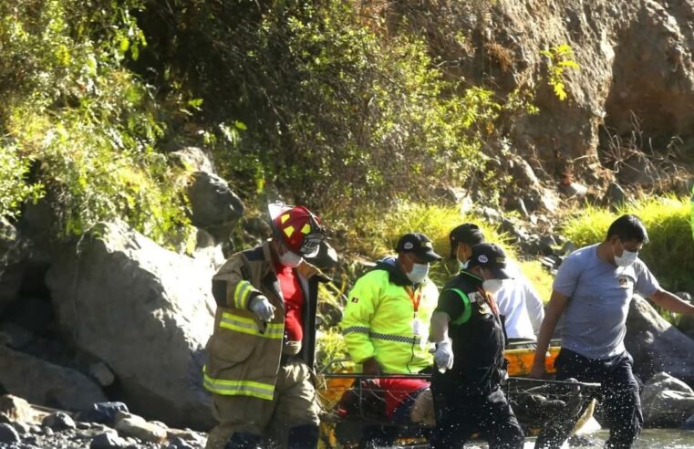 Hallan cadáver de hombre en río Chili