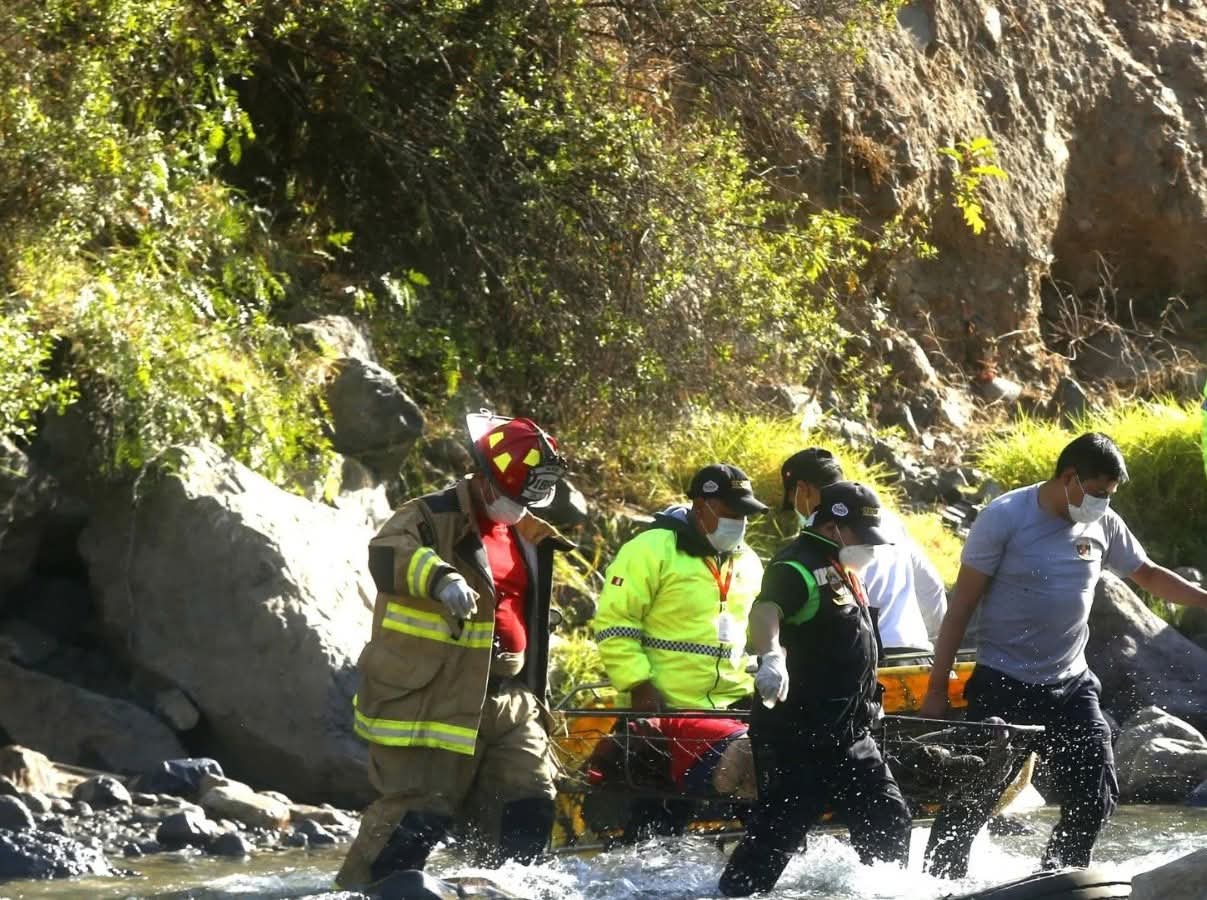 Hallan cadáver de hombre en río Chili