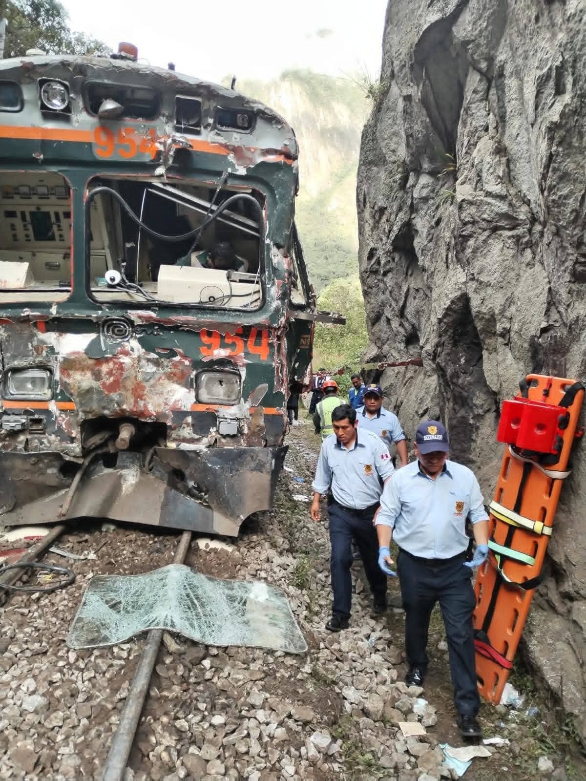 Choque de trenes en vía a Machu Picchu deja un muerto y 30 heridos