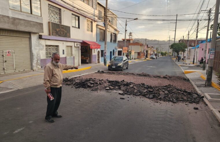 Rompen pista recién inaugurada para construir rompemuelle en Socabaya.