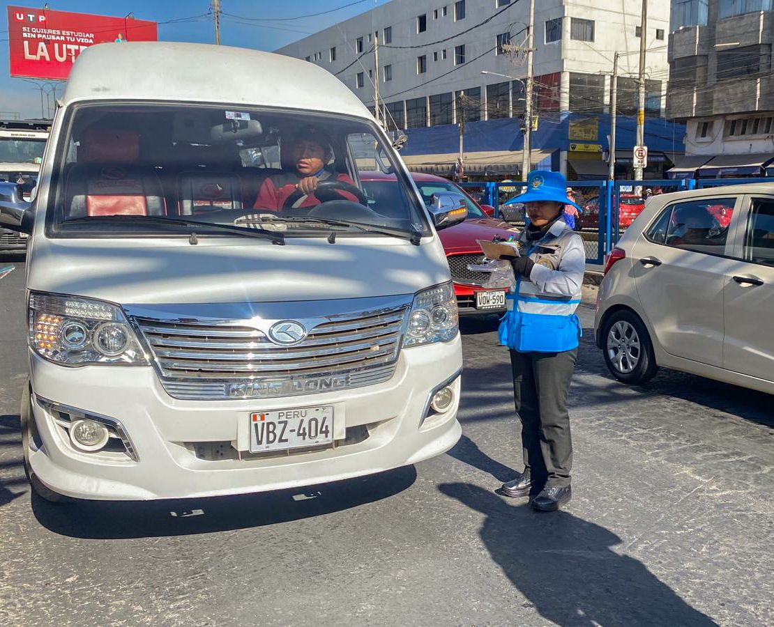 Detectan vehículo con placas falsas en operativos del Avelino Cáceres