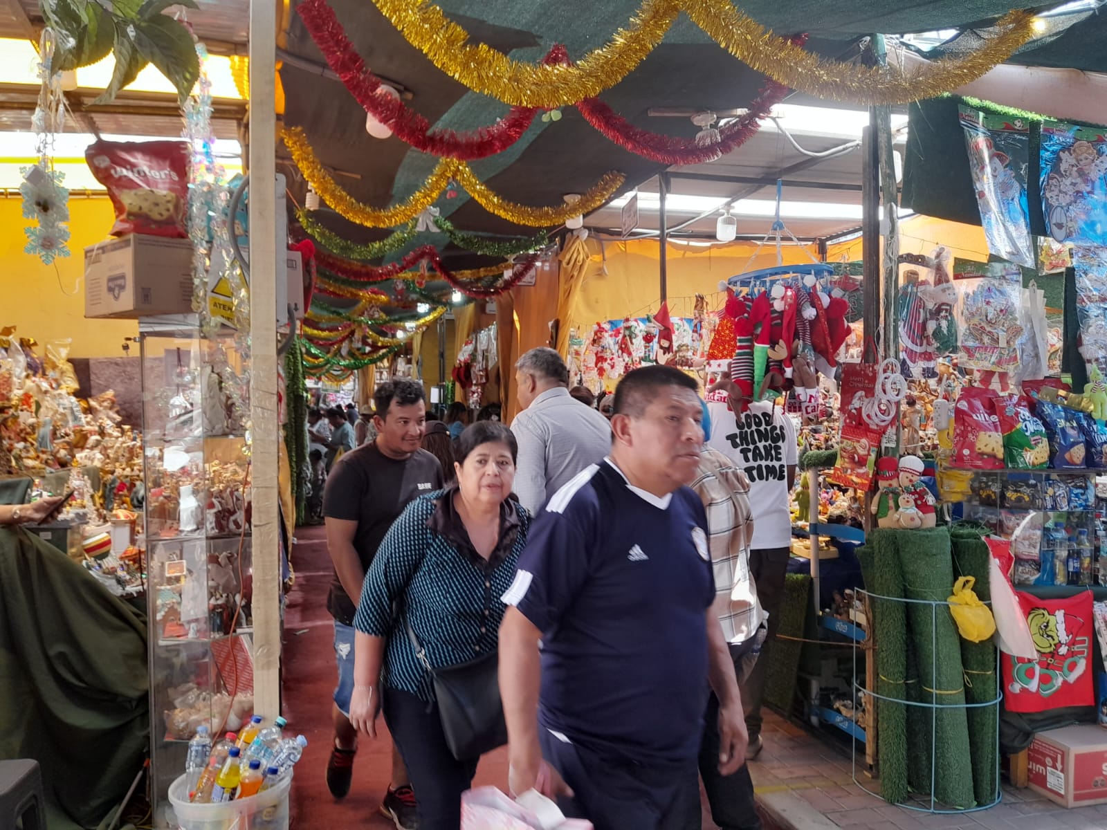 Novedades navideñas: detalles y colores en principales puntos de venta en Arequipa