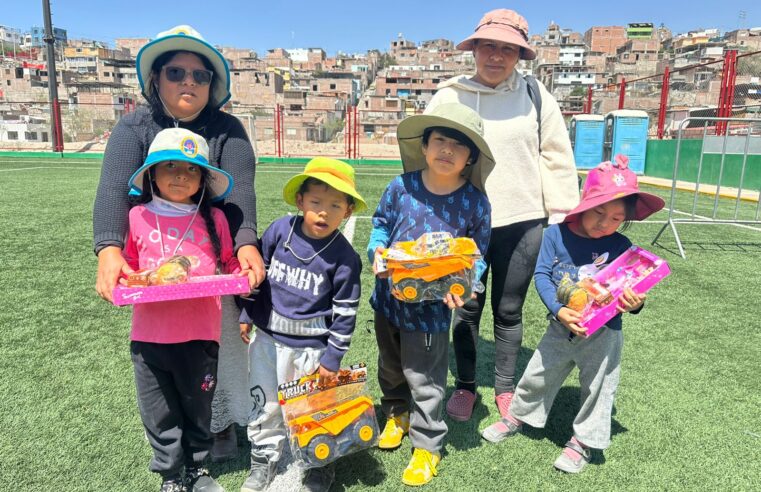 Chocolatada y entrega de juguetes para miles de niños en Cayma