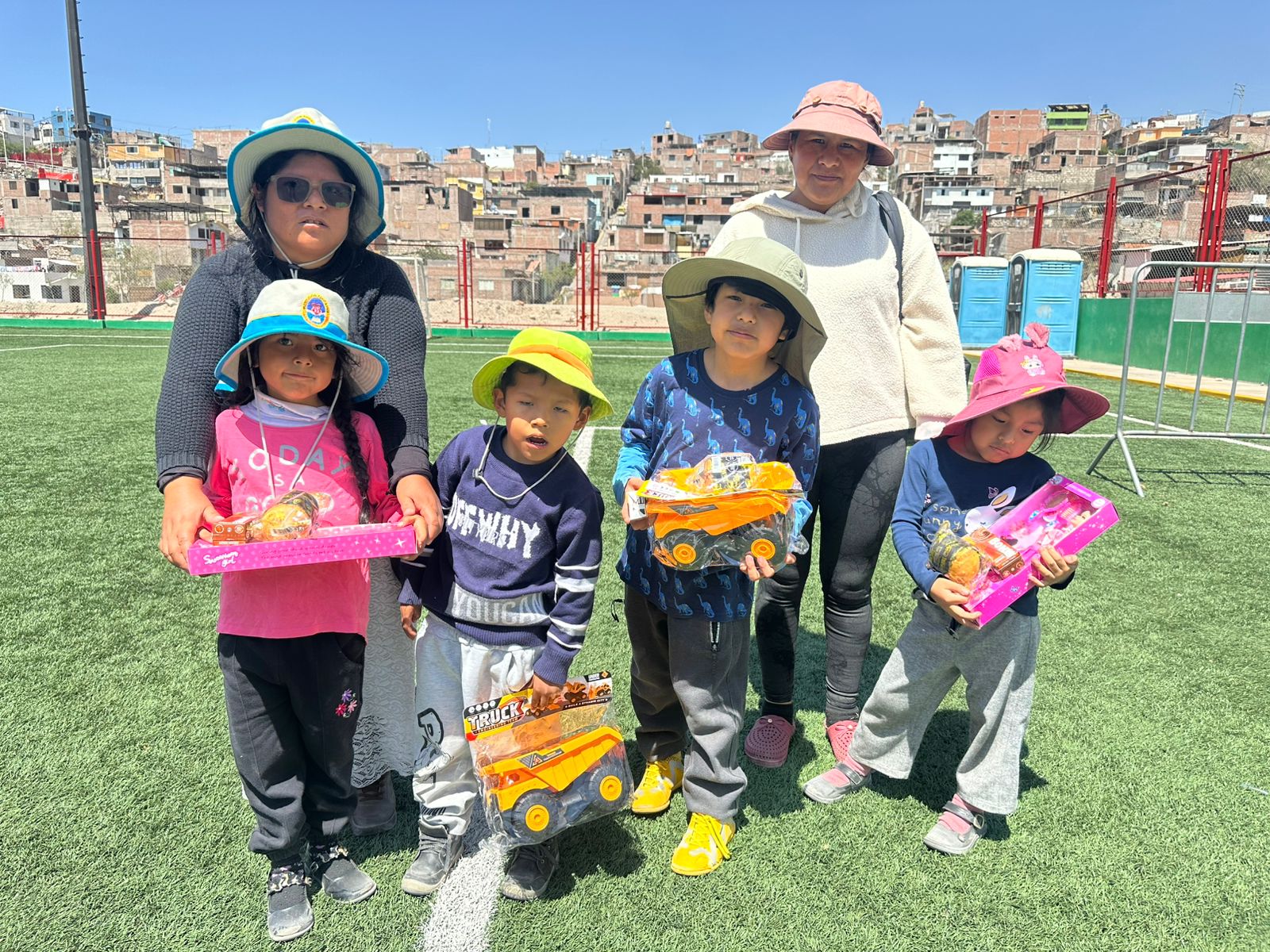 Chocolatada y entrega de juguetes para miles de niños en Cayma