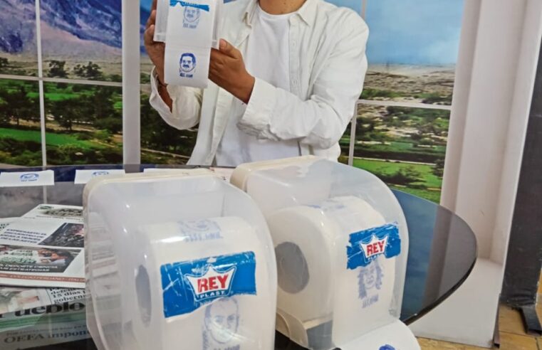 El papel higiénico como lienzo contra la inestabilidad política