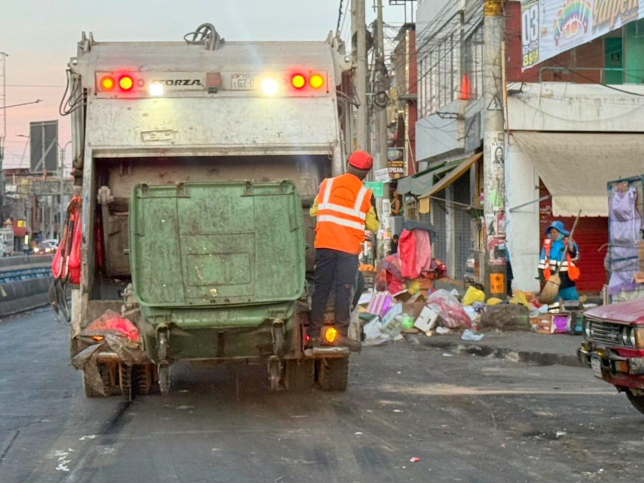 En Bustamante y Rivero recogen más de 200 toneladas de Avelinó Cáceres