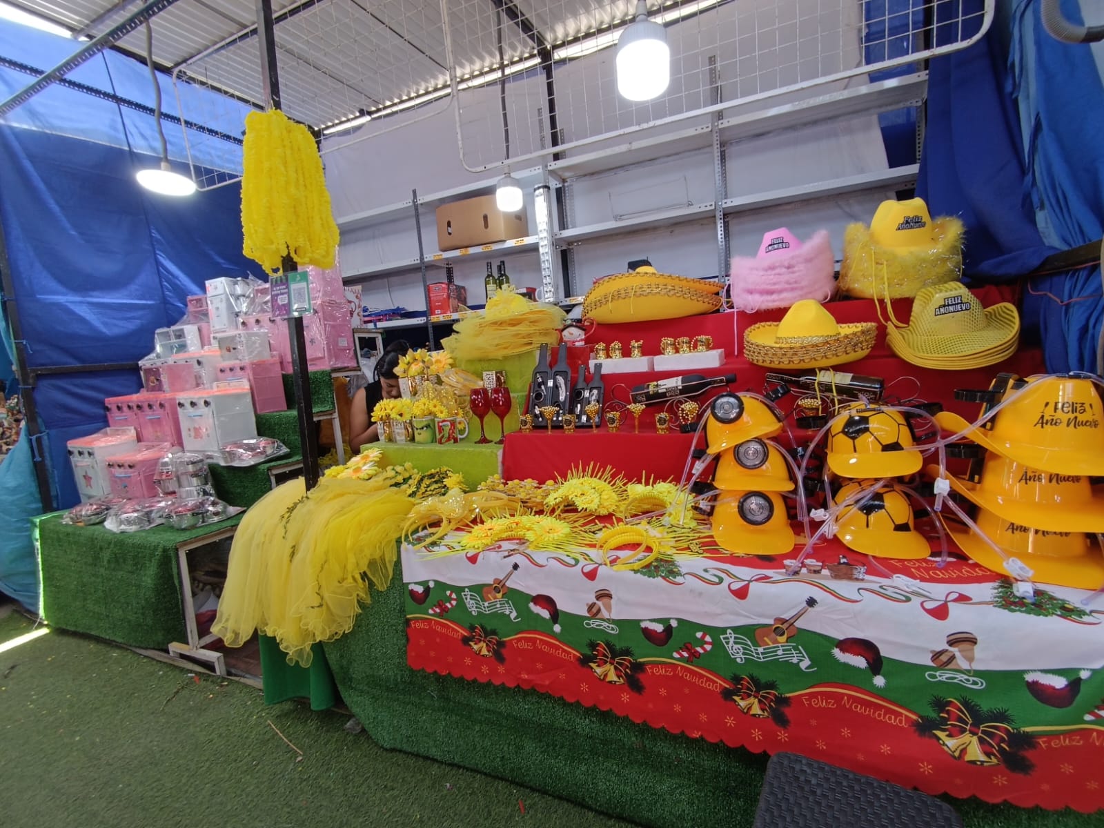 Colores, deseos y rituales marcan las novedades por Año Nuevo 2026 en la feria del Estadio Melgar