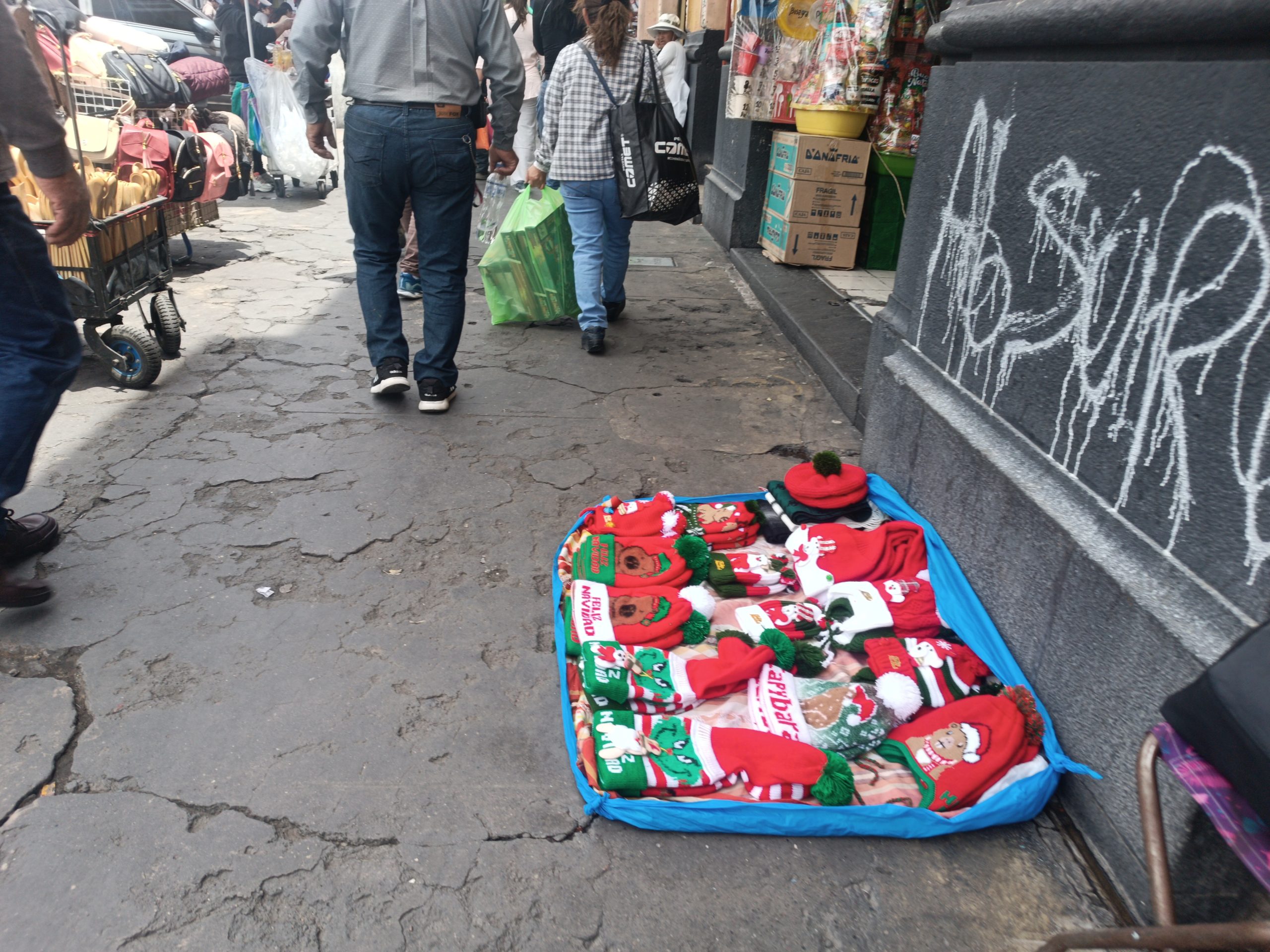 Comerciantes piden mayor control para evitar presencia de ambulantes