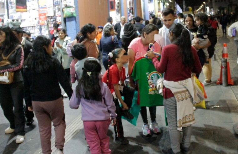Formales exigen que ambulantes no se instalen frente a sus negocios