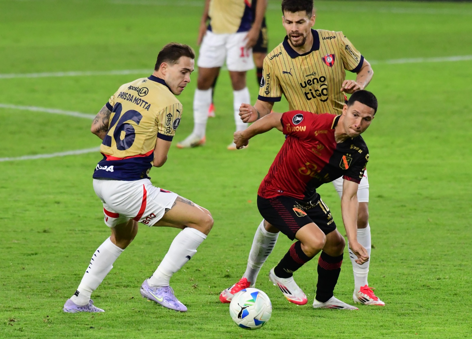 Martínez se despide de Melgar, otro más en la lista negra de Reynoso