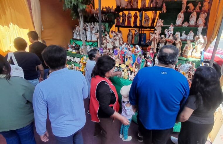 Ambiente navideño en el Cercado entre luces, adornos y ambulantes