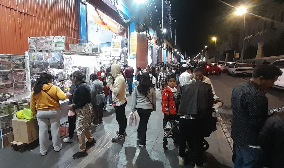 Más de 3 mil ambulantes invaden calles en vísperas navideñas