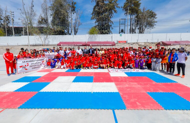 Instalan red de desagüe en complejo deportivo de Cerro Juli