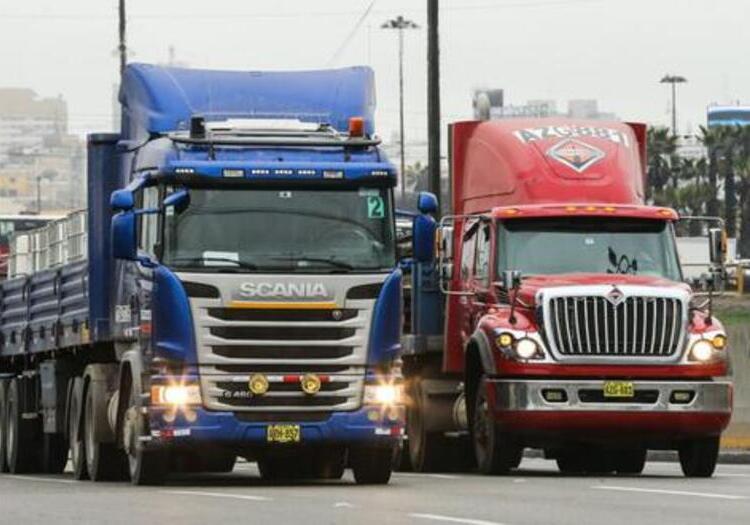 PARO DE MINEROS. Transportistas comienzan a desistir de traer frutas al sur