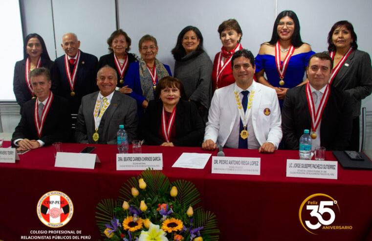 Relacionistas públicos y periodistas que solapan malas gestiones hacen daño a la sociedad