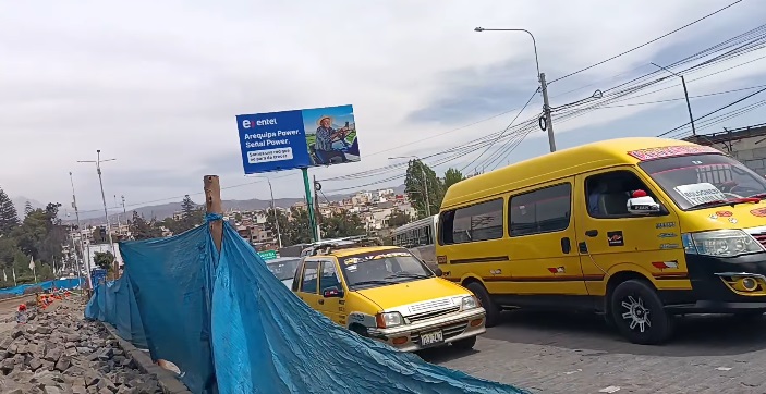 Restricción de tránsito en óvalo de Puente Grau provoca congestión