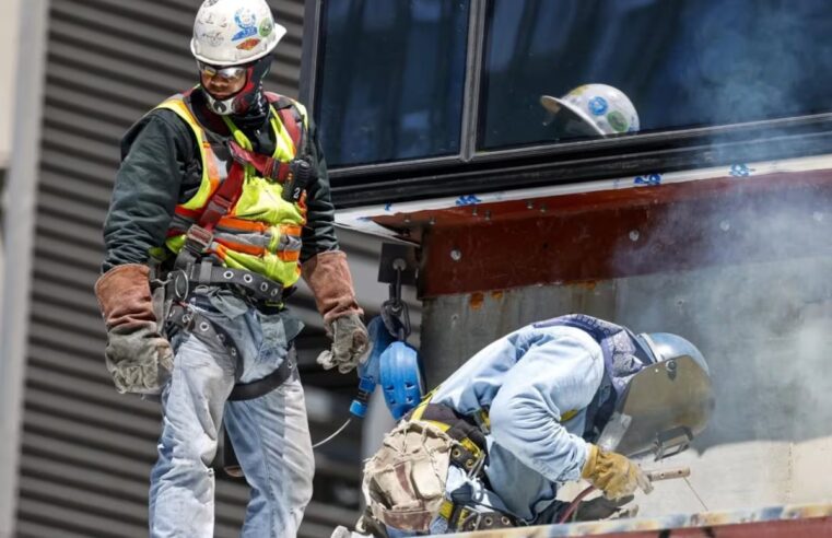 Estados Unidos reduce a 18 meses permisos laborales para migrantes