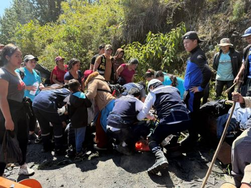 Rescatan vivo a uno de los mineros atrapados en un socavón en Chota