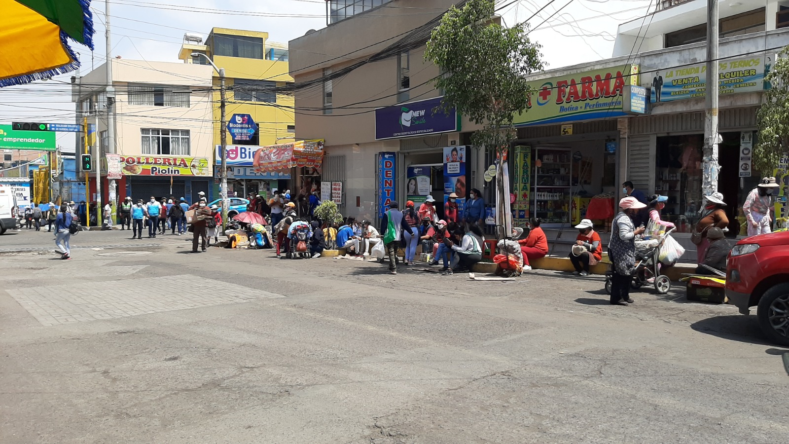 Comerciantes de la Feria Altiplano exigen retiro de ambulantes.