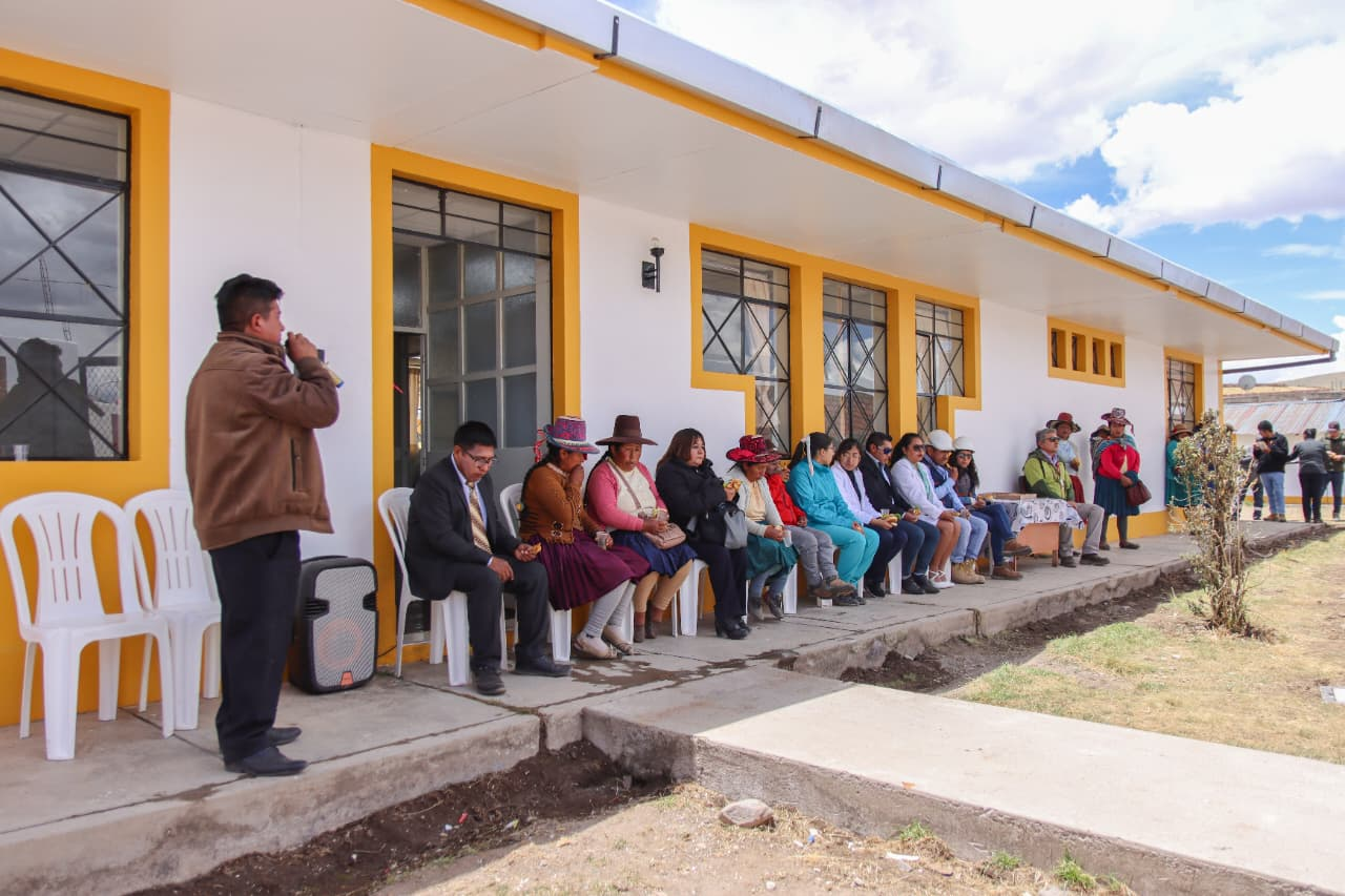 Entregan mantenimiento integral del centro de salud de Jachaña en Caylloma