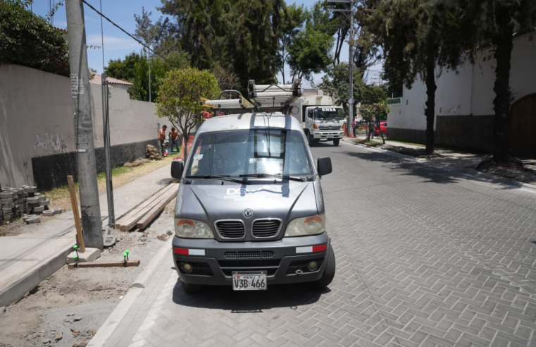 Empresa de comunicaciones afecta obras en la avenida Andrés Martínez