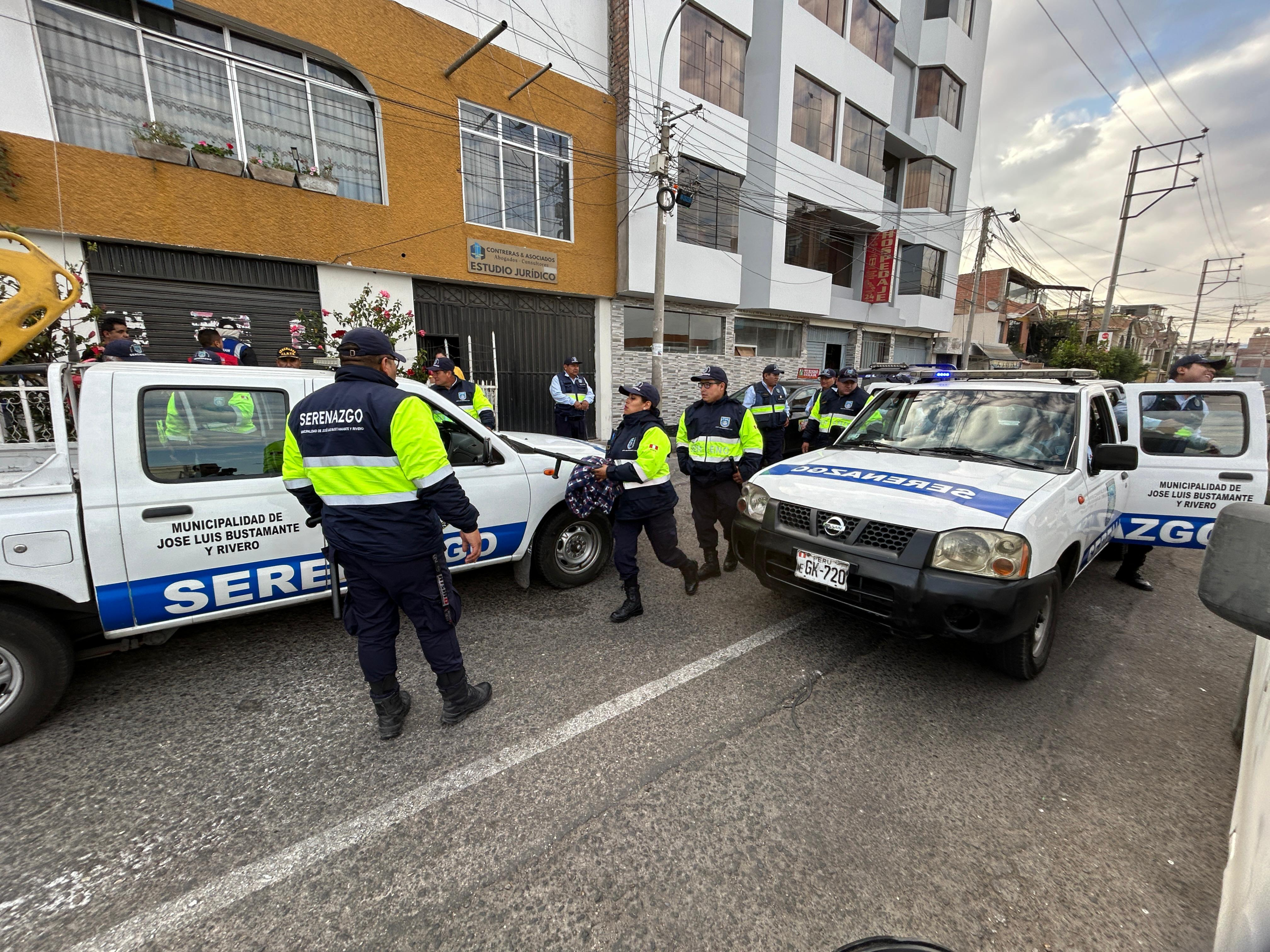 Clausuran terminales de transporte informales en Bustamnte y Rivero