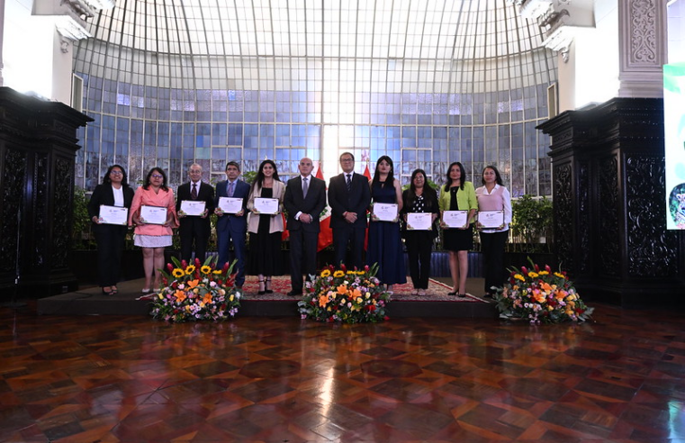 Caja Arequipa recibe doble reconocimiento “RENAVOL” 2025 y el Premio Ambiental