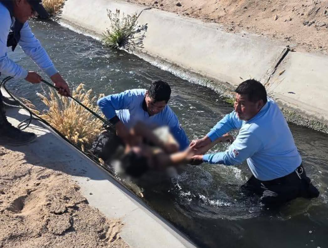 Hombres fallece tras caer con su camioneta a canal de regadío de La Joya