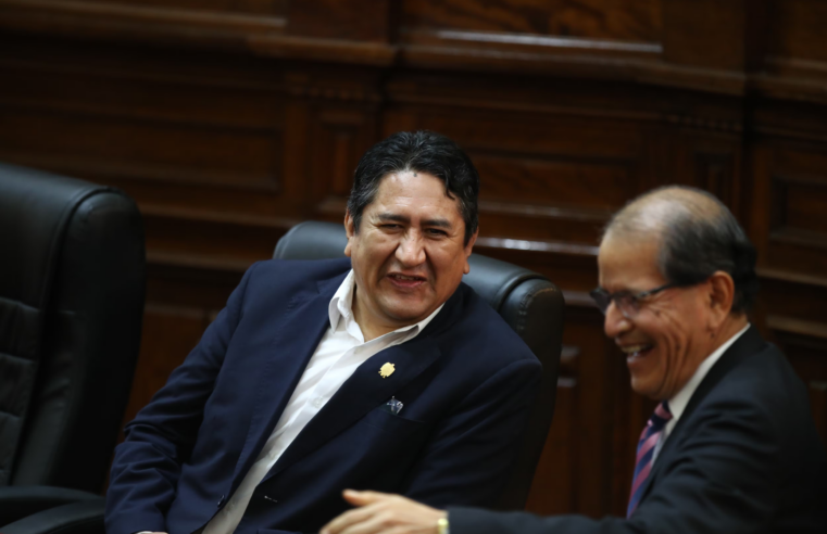 Jerí marca distancia de gobiernos anteriores y promete captura de Vladimir Cerrón