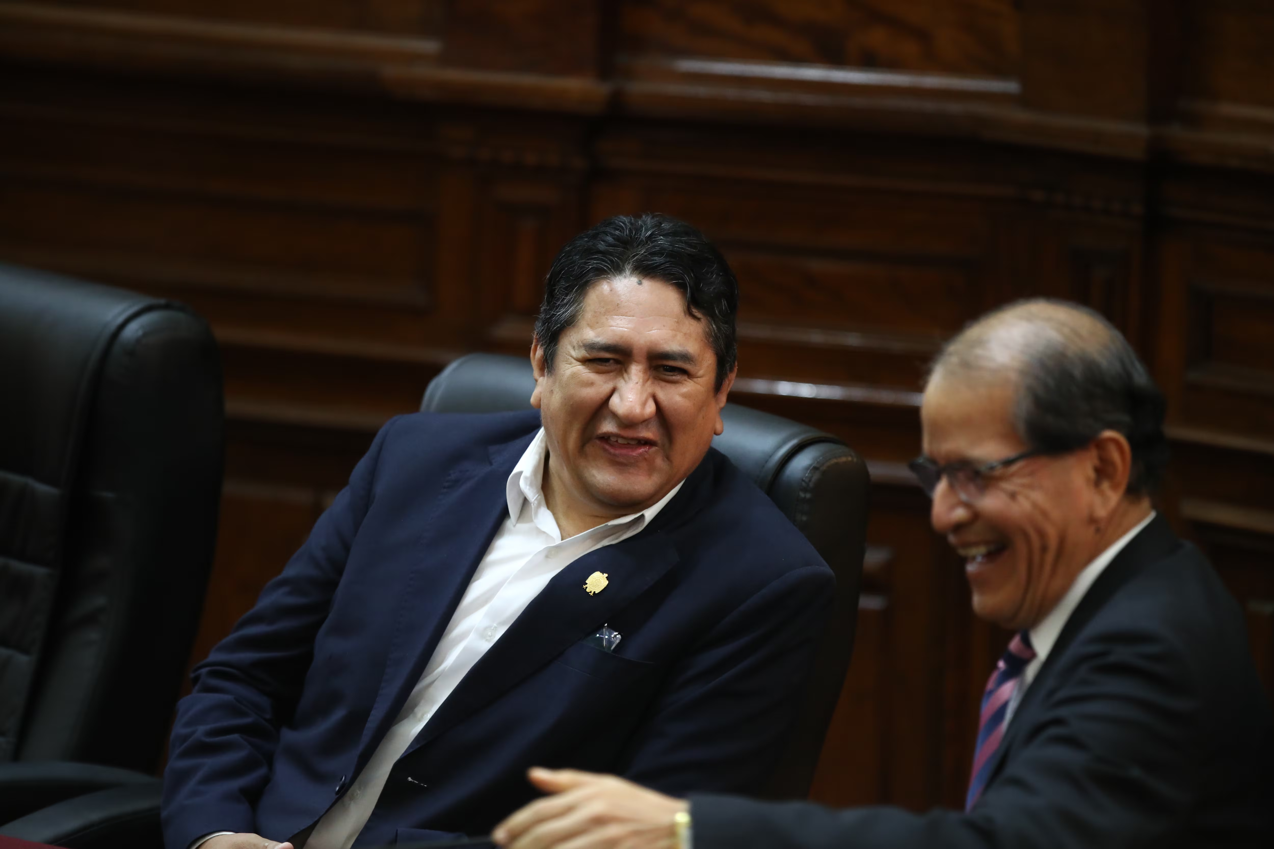 Jerí marca distancia de gobiernos anteriores y promete captura de Vladimir Cerrón