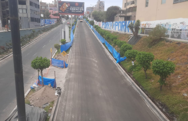 Desde ayer cerraron carril de bajada de la Av. Quiñones por obras viales