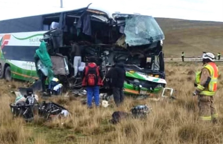 Accidente en la carretera Central: 2 fallecidos y 15 heridos deja choque
