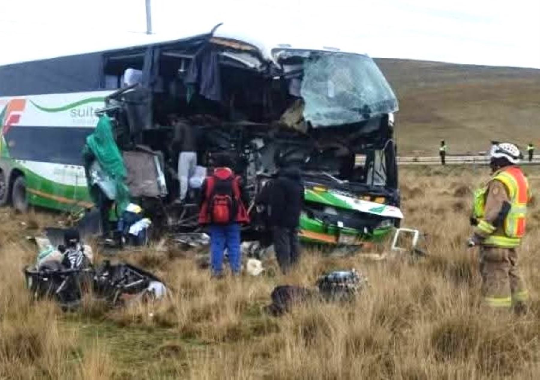 Accidente en la carretera Central: 2 fallecidos y 15 heridos deja choque