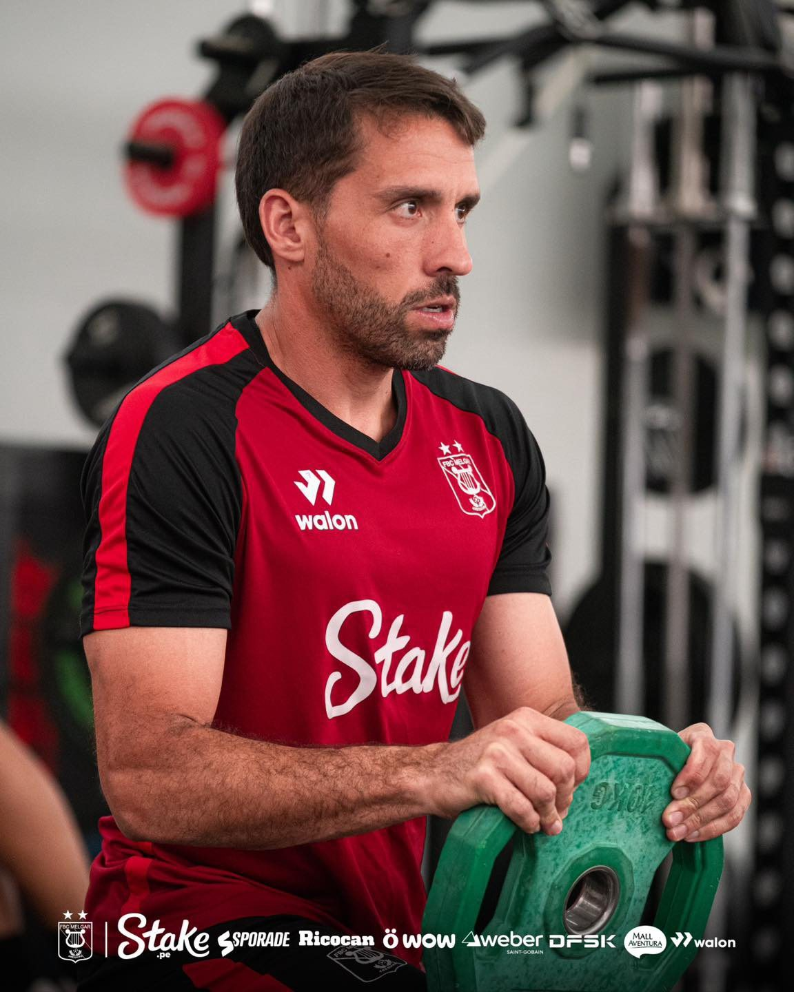 “Rojinegros” se alistan para luchar en dos frentes