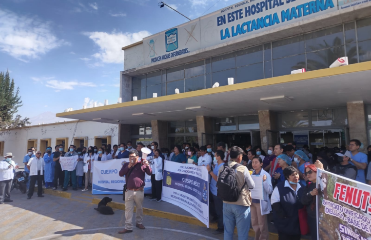 Huelga médica limita atención en hospitales de Arequipa