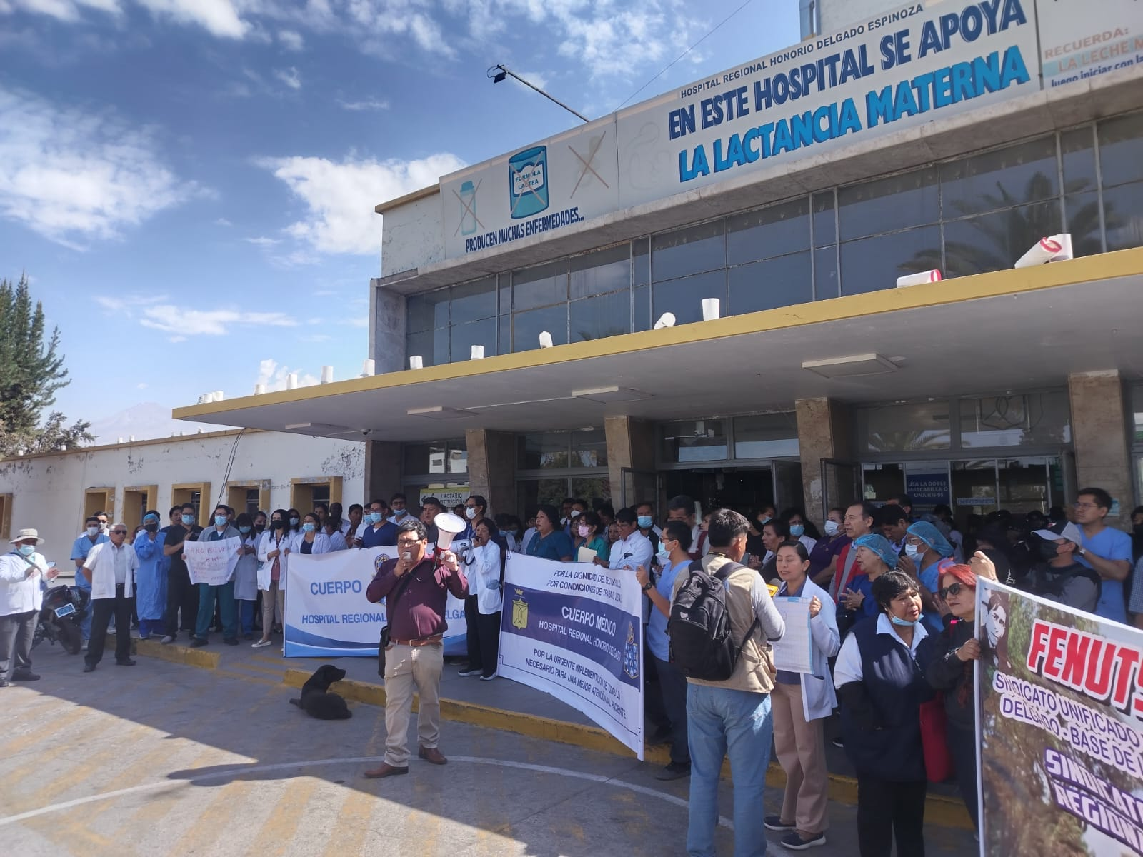 Huelga médica limita atención en hospitales de Arequipa