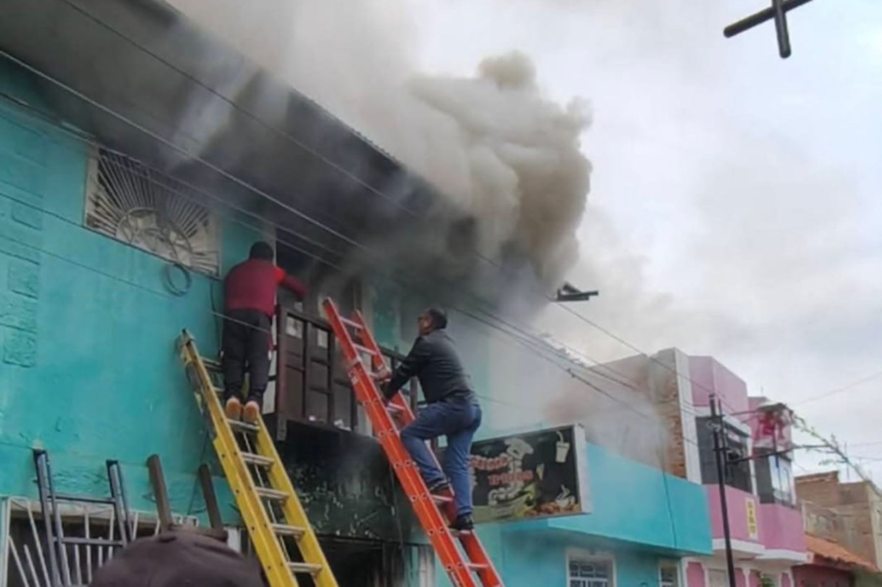 Sepultan como no identificado a joven fallecido en incendio de karaoke
