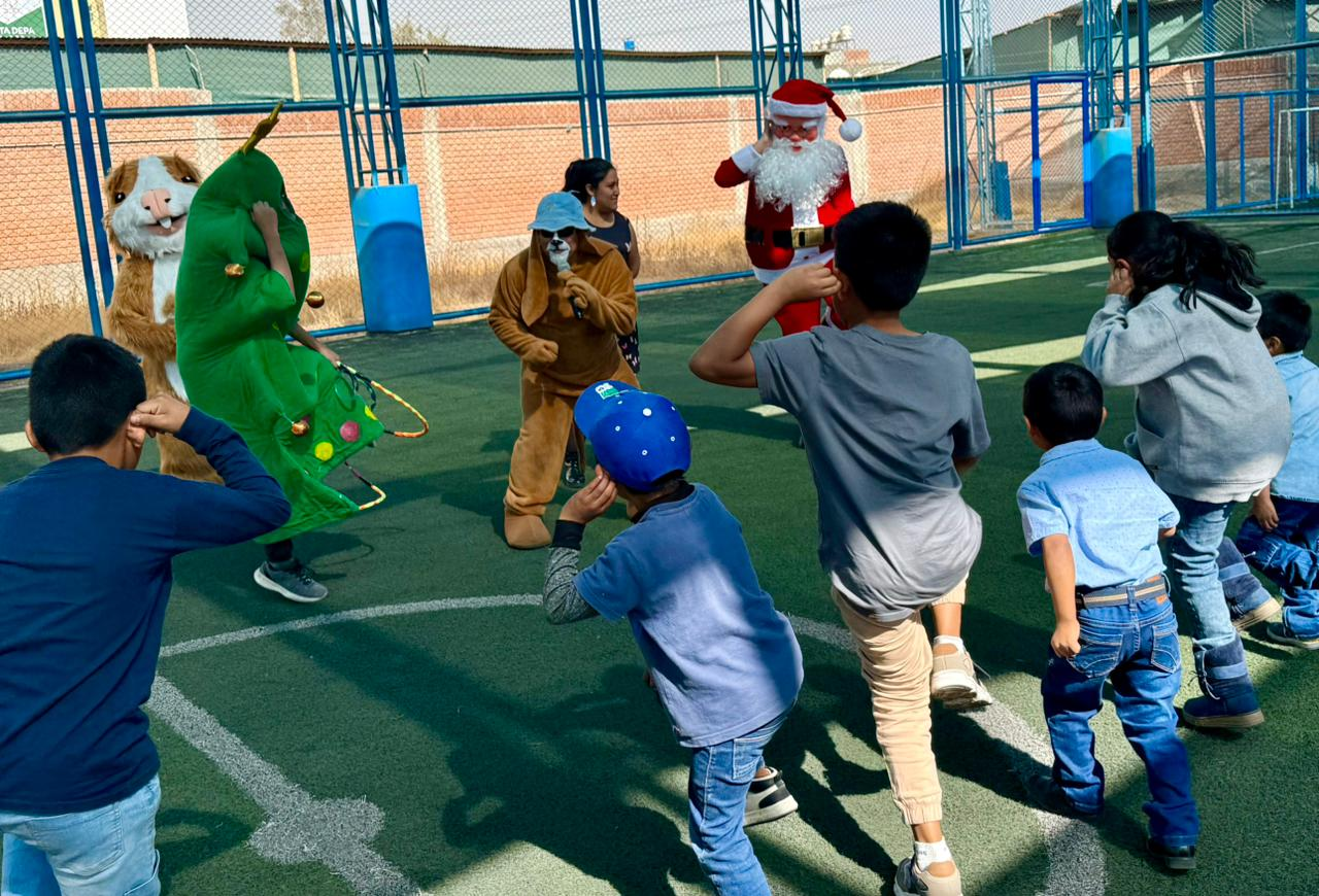 Niños de Aldeas Infantiles SOS vivieron una tarde navideña de alegría
