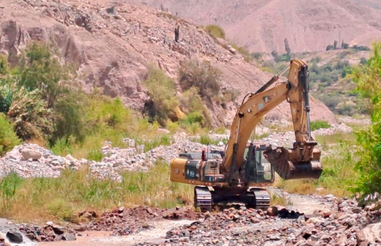 Ejecutan trabajos de limpieza y descolmatación de río en Tumilaca