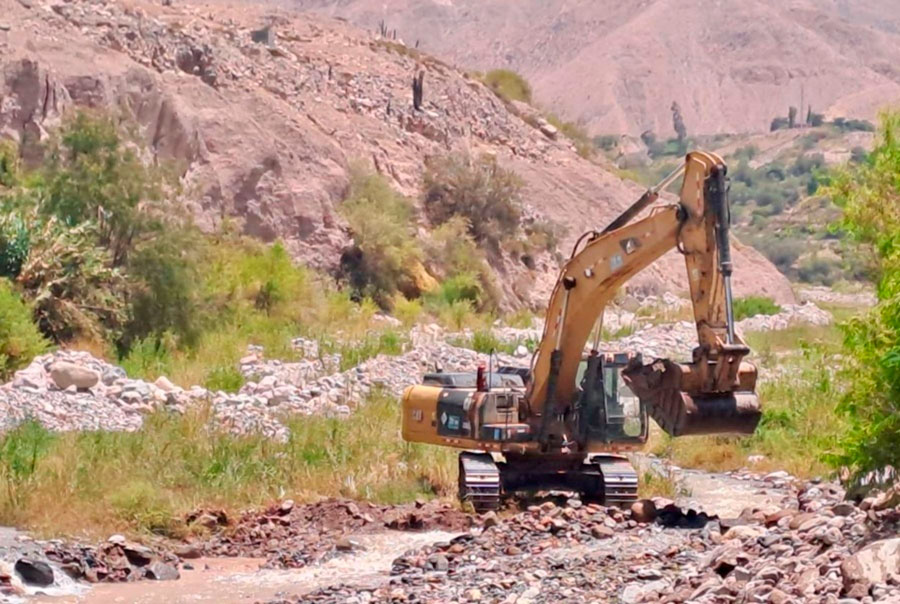 Ejecutan trabajos de limpieza y descolmatación de río en Tumilaca